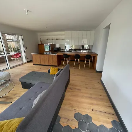 Villa-de Luxe-salle De Bain-vue Sur La Campagne à 5 Minutes De La Qui Est Composé De 5 Venzolasca