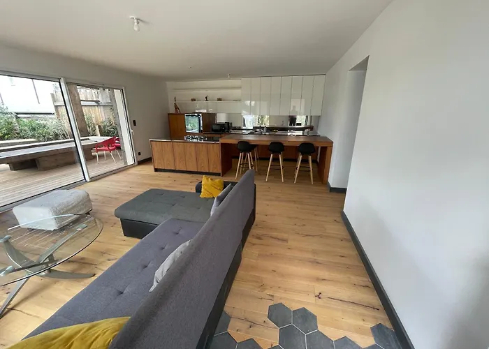 Villa-de Luxe-salle De Bain-vue Sur La Campagne à 5 Minutes De La Qui Est Composé De 5 Venzolasca