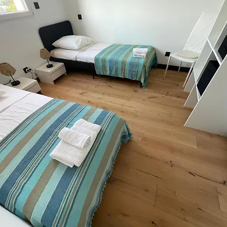 Villa-de Luxe-salle De Bain-vue Sur La Campagne à 5 Minutes De La Qui Est Composé De 5 Villa