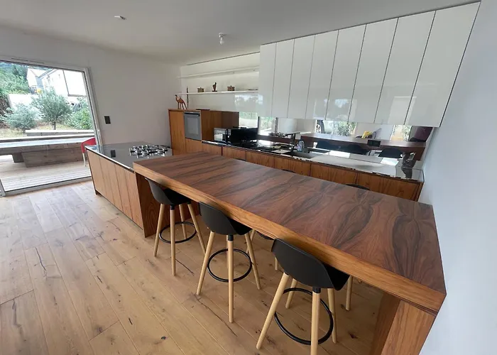 Villa Villa-de Luxe-salle De Bain-vue Sur La Campagne à 5 Minutes De La Qui Est Composé De 5 *