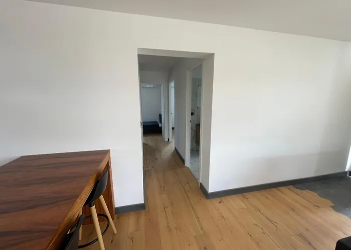 Villa-de Luxe-salle De Bain-vue Sur La Campagne A 5 Minutes De La Qui Est Compose De 5 *