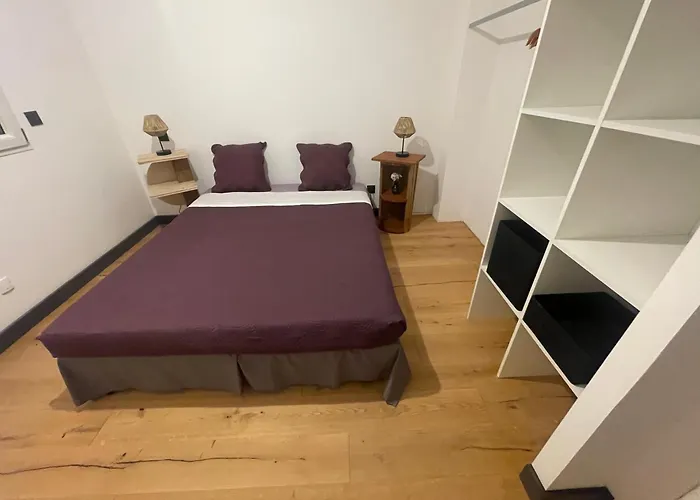 Villa Villa-de Luxe-salle De Bain-vue Sur La Campagne à 5 Minutes De La Qui Est Composé De 5 *