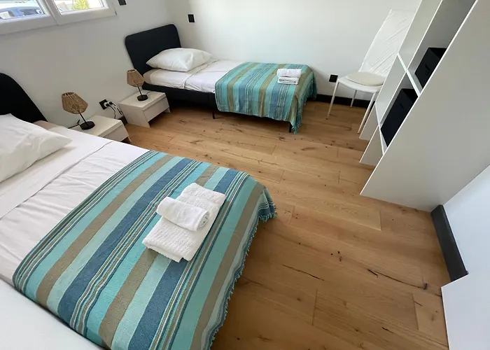 Villa-de Luxe-salle De Bain-vue Sur La Campagne A 5 Minutes De La Qui Est Compose De 5 Villa